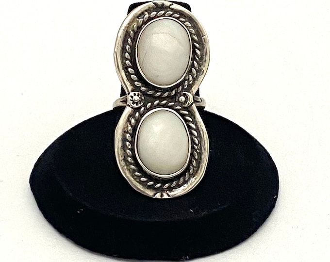 Size 7.25, Vintage Native American Sterling Silver Mother of Pearl Ring, A003