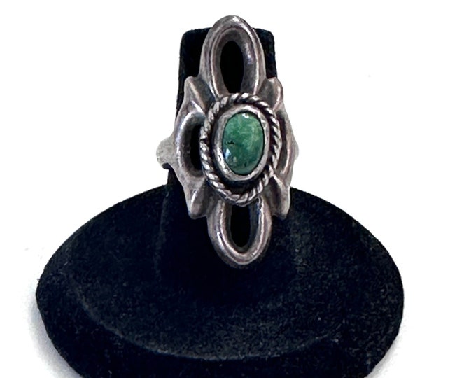Old Vintage Sand Cast Sterling Silver & Green Turquoise Ring Size 6. (A027)