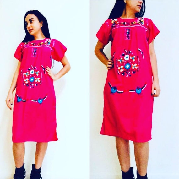Vintage Mexican Dress / Oaxacan Embroidered Caftan / Bohemian Kaftan / Oaxaca Embroidery Tunic / Floral Embroidery/Vintage 70s Dress Floral