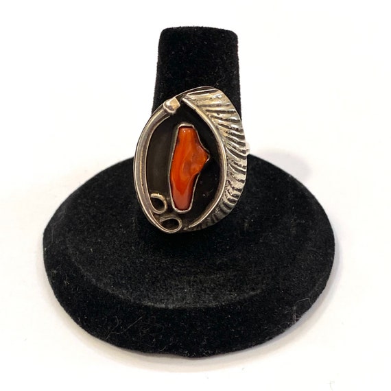 Size 7 Vintage Sterling Silver & Coral Shadowbox Ring, A114