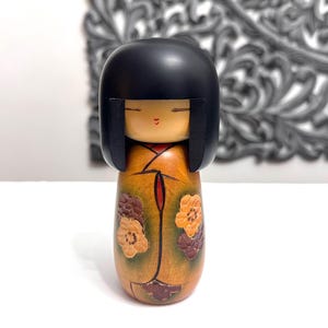 6" Japanese Kokeshi Wooden doll, Lovely Kokeshi doll By Masae Fujikawa.