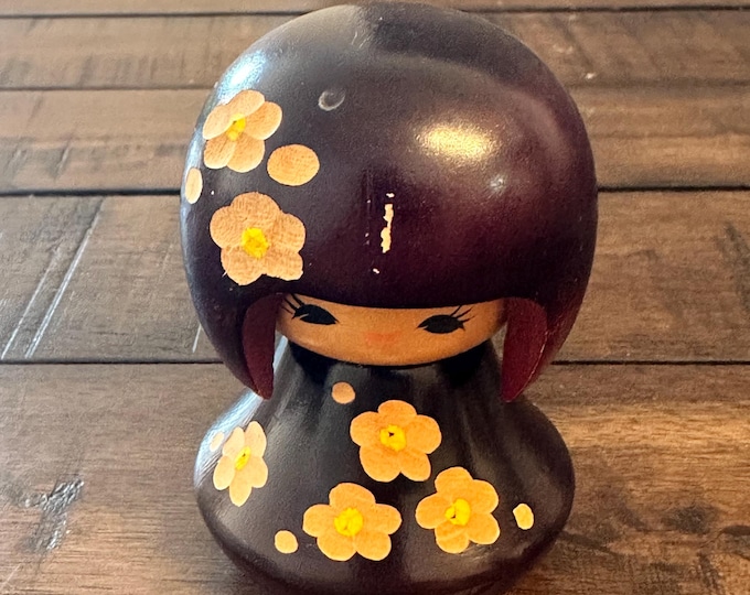 Vintage Japanese Small Lovely Kokeshi Doll