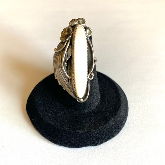 Sz 7 Delicate Vintage Native American Sterling Silver Mother of Pearl Ring #A061