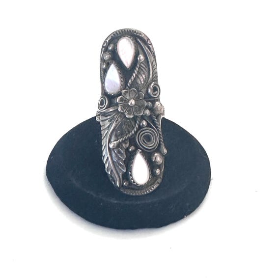 Size 10, Vintage Native American Sterling Silver Ring with Mother of Pearl. (A063)