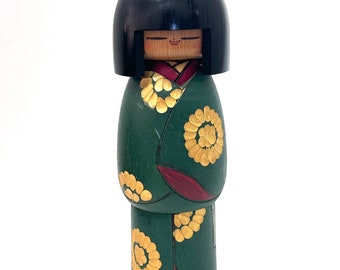 9.5 '' Vintage Kokeshi Doll With Green Kimono/  Kokeshi doll, Kokeshi doll Vintage