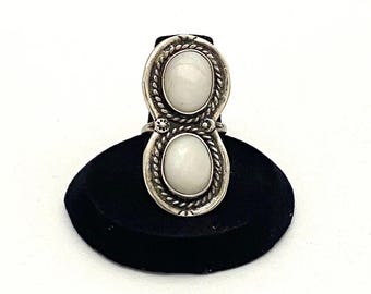 Size 7.25, Vintage Native American Sterling Silver Mother of Pearl Ring, A003