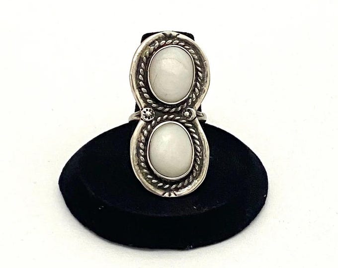 Size 7.25, Vintage Native American Sterling Silver Mother of Pearl Ring, A003