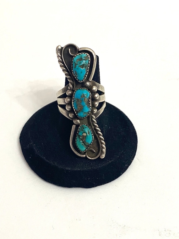Size 7.5 Vintage Native American Sterling Silver & Turquoise Ring. A035