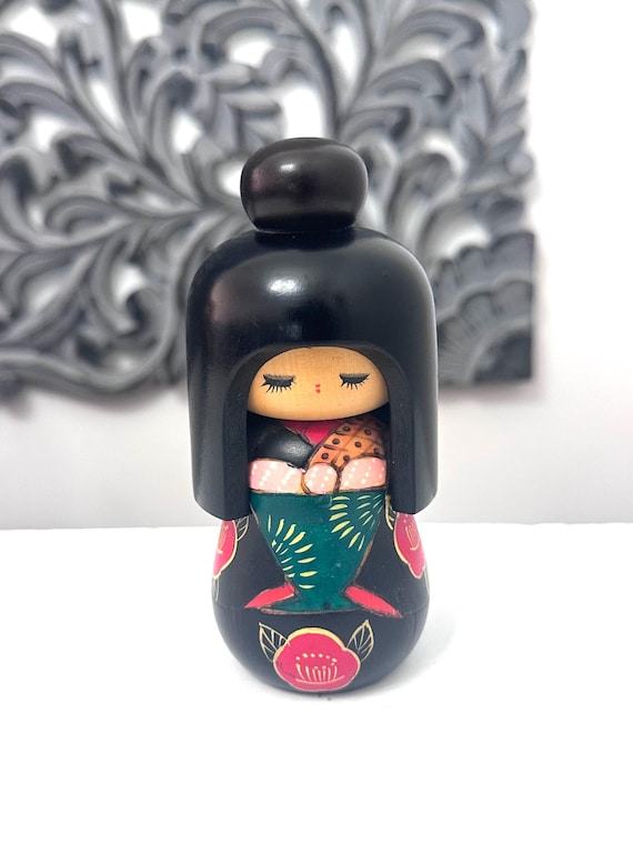 6'' Vintage Kokeshi Doll / Japanese Art/ Japanese Crafts , Black Kimono with Flowers