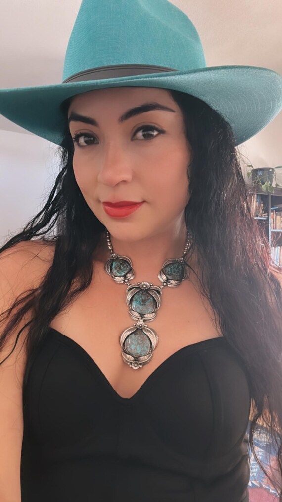 Vintage Native American Sterling Silver & Bisbee Turquoise Detailed Squash Blossom Choker Necklace