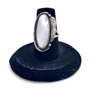 Size 6.5 Lovely Old Pawn Vintage Navajo Sterling Silver Mother of Pearl Ring A191