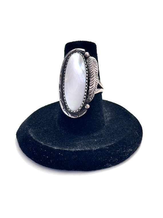 Size 6.5 Lovely Old Pawn Vintage Navajo Sterling Silver Mother of Pearl Ring A191