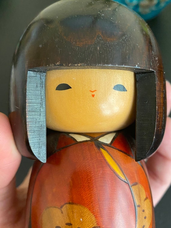 Bambola giapponese Kokeshi in legno, Kimono con motivo