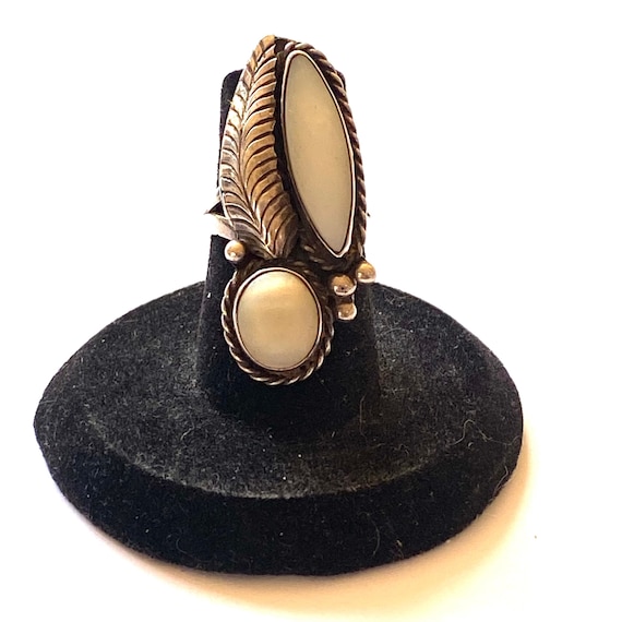Size 6 Vintage Sterling Silver Two Stone Mother of Pearl Navajo Ring Leaf, A154