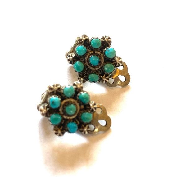 Vintage Zuni Sterling Silver & Snake-Eye Turquoise Clip Small Earrings (E008)