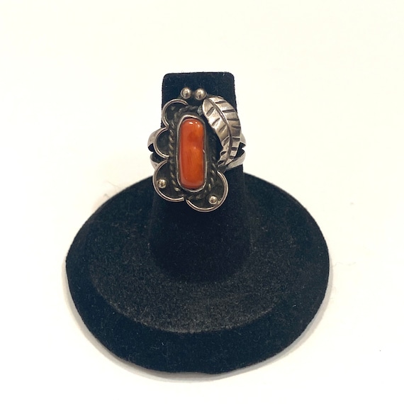 Sz 5.75, Lovely Vintage Handmade Native American Sterling Silver & Coral Feather Ring (A170)