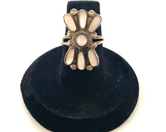 Size 5.25  Zuni Vintage Sterling Silver Cluster Mother of Pearl Ring A043