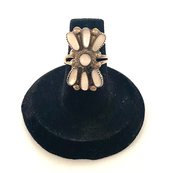 Size 5.25 Zuni Vintage Sterling Silver Cluster Mother of Pearl Ring A043