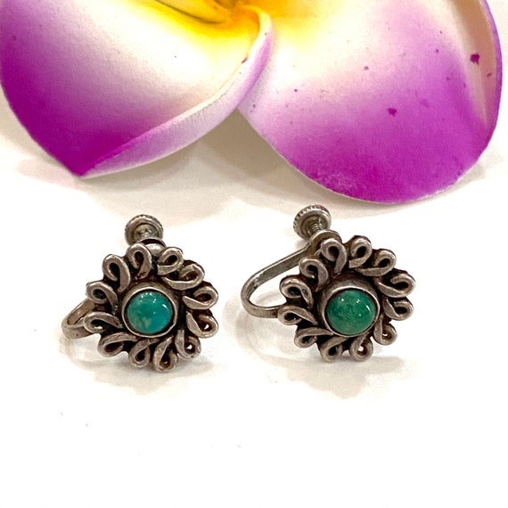 Old Vintage Turquoise Sterling Screw Back Earrings (E005)