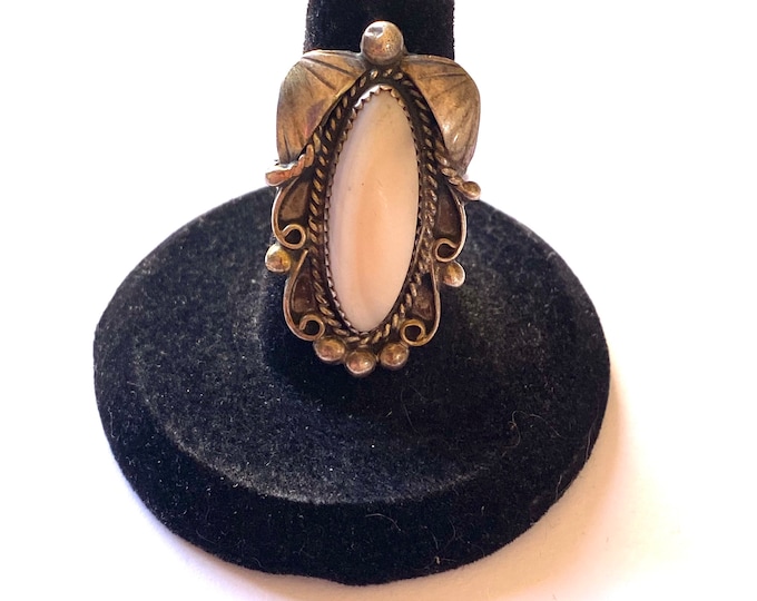 Sz 6.25 Vintage Navajo Native American Sterling Silver & Mother of Pearl Ring, A156