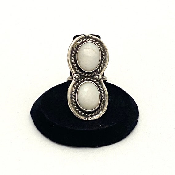 Size 7.25, Vintage Native American Sterling Silver Mother of Pearl Ring, A003
