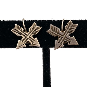 Fred Harvey Era Sterling Crossed Arrows Screwback Earrings, Great Details (E004)