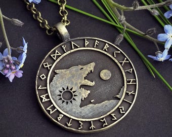 Wolf Halskette Wikinger Wölfe Skoll und Hati jagen Sonne und Mond im Gleichgewicht im Leben - Full Set Futhark Runen - Algiz Tiwaz Fenrir Anhänger