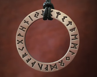 Halsband med äldste Futhark, handhamrad vikingaruncirkel i mässing eller sterlingsilver