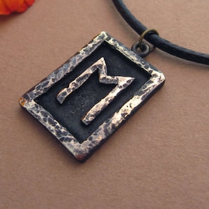 Viking Ehwaz Rune Pendant - Movimiento