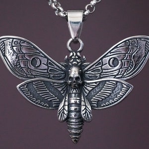 Collana con falena teschio della morte e catena in acciaio inossidabile - Ciondolo con simbolo del ciclo vitale della trasformazione gotica, collana con falena testa della morte