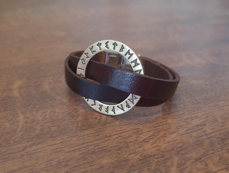 Vikingaläderarmband i runiskt Futhark-läder för män med rostfritt stålbeslag i blank finish bild 2