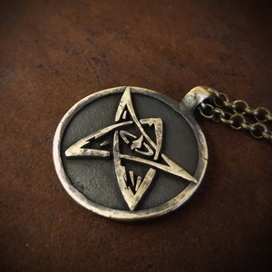 Mano martillada Lovecraft Elder Sign Cthulhu collar colgante amuleto joyería imagen 4