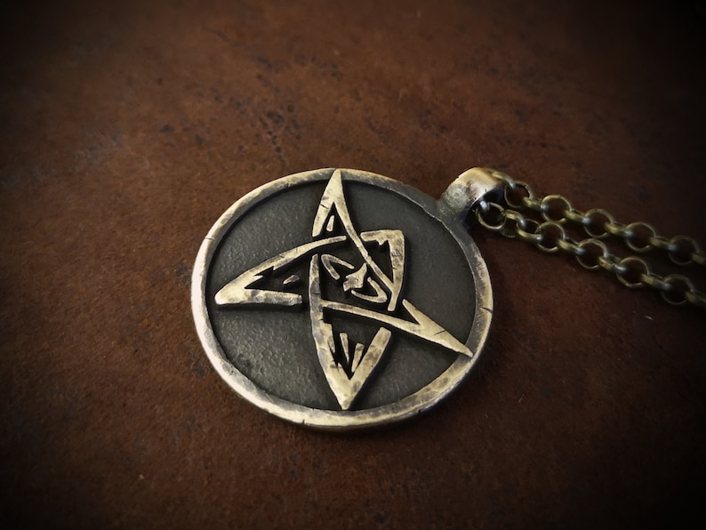 Mano martillada Lovecraft Elder Sign Cthulhu collar colgante amuleto joyería imagen 4