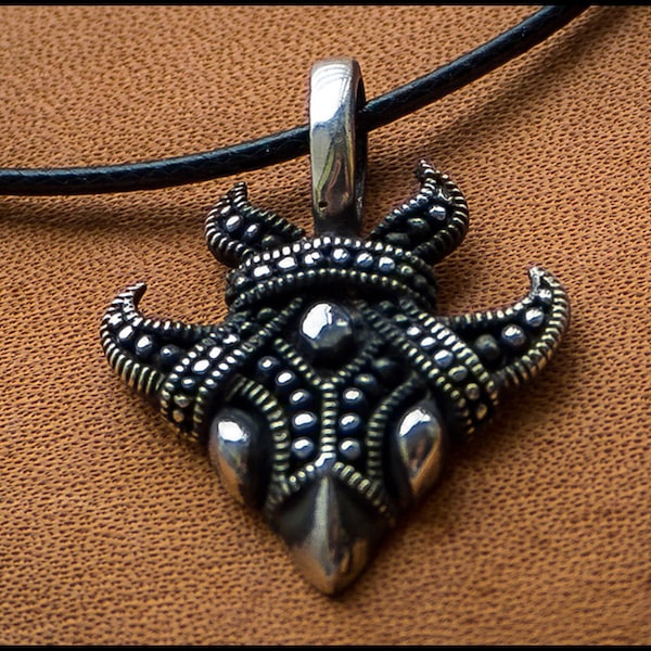 Colgante de plata de ley 925 con diseño de pájaro vikingo y cuervo Huginn Muninn