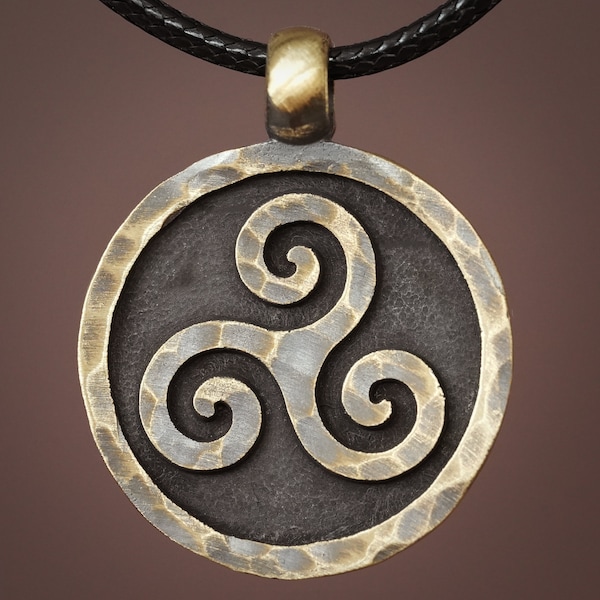 Martelé à la main Celtic Viking Triskelion Triskele Spirale de Vie Pendentif Collier Charme