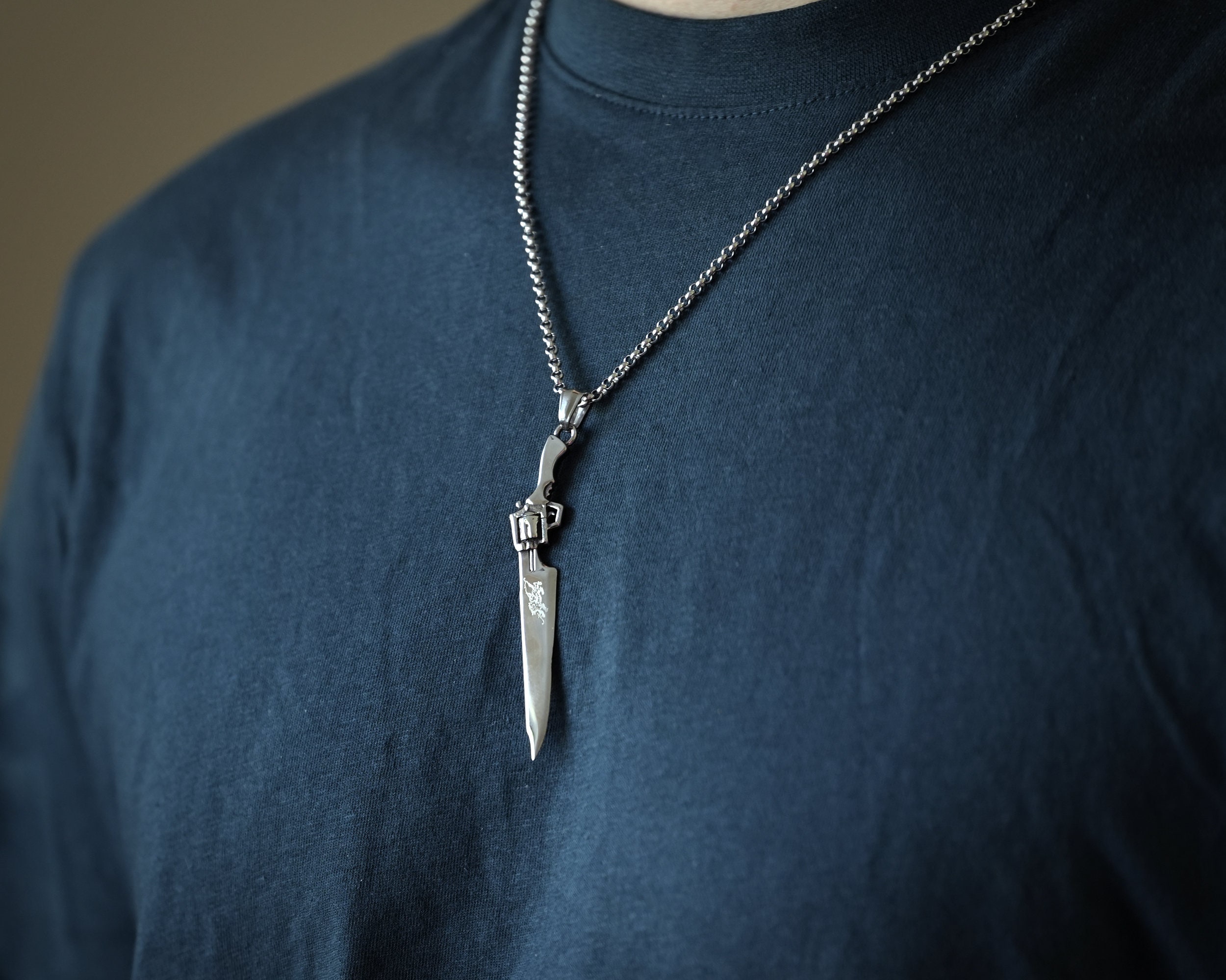 ファイナルファンタジーVIII スコール ガンブレードネックレス：刻印