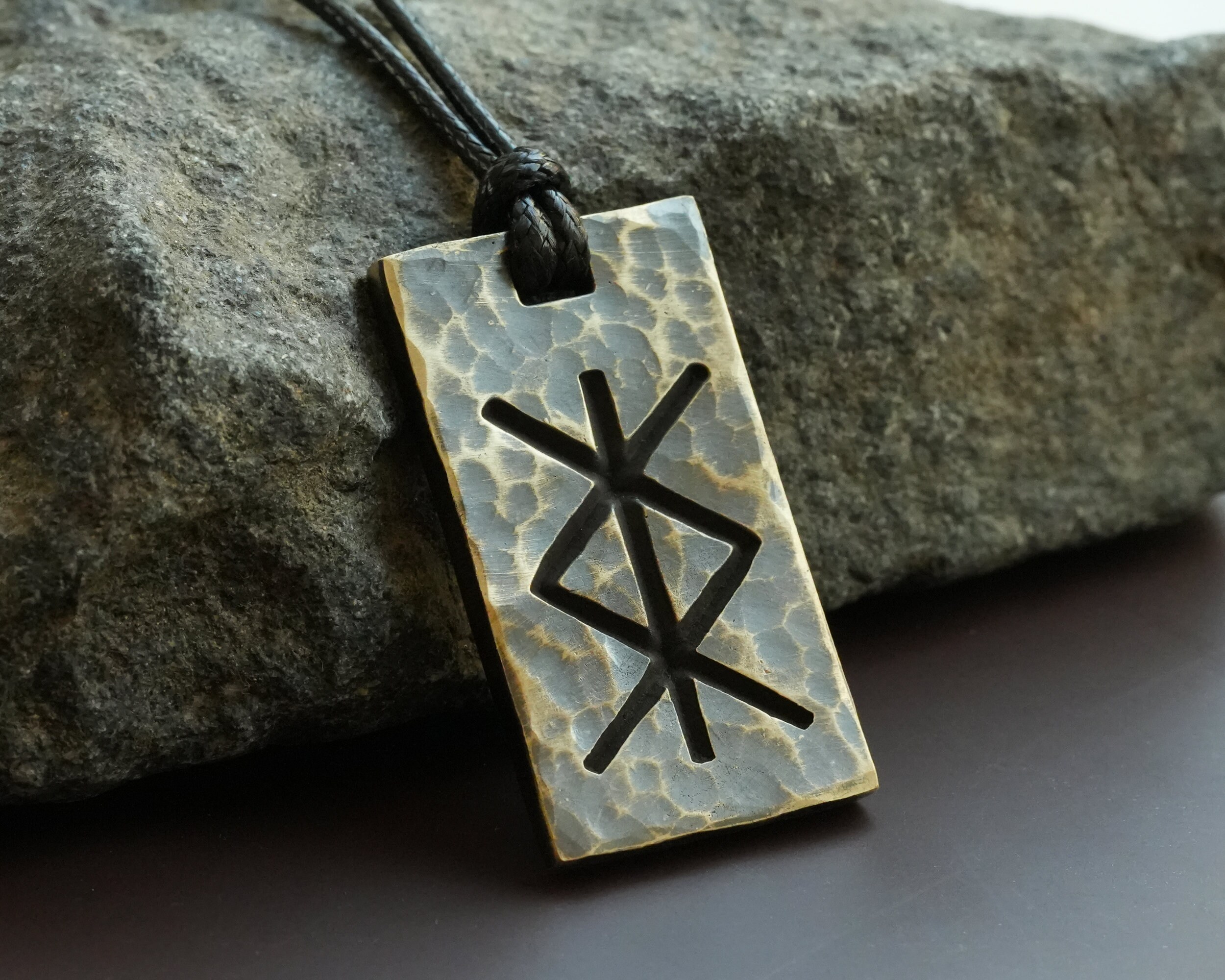 Collier Viking Rune – Pendentif Barre 3D – Futhark Ancien – Acier Inoxydable – Amulette Païenne – Homme Et Femme
