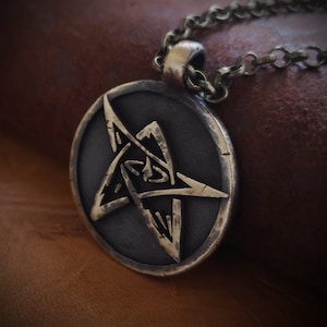 Mano martillada Lovecraft Elder Sign Cthulhu collar colgante amuleto joyería imagen 5