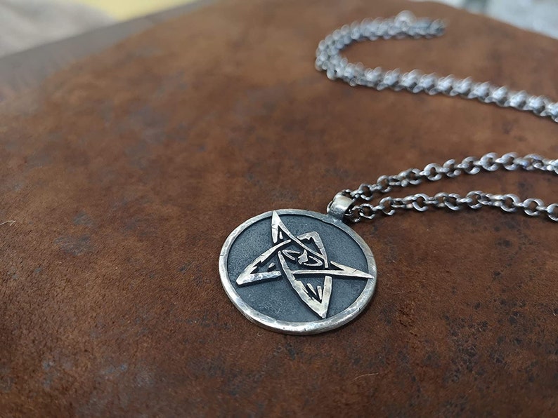 Mano martillada Lovecraft Elder Sign Cthulhu collar colgante amuleto joyería imagen 8