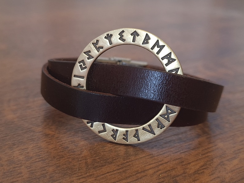 Vikingaläderarmband i runiskt Futhark-läder för män med rostfritt stålbeslag i blank finish bild 1