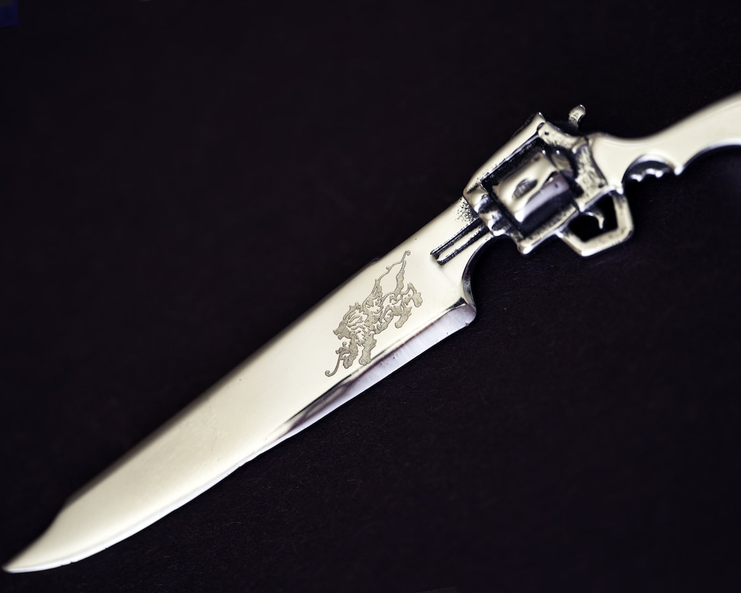 フルサイズ ファイナルファンタジーVIII ガンブレード (金屬なし） フルサイズ ファイナルファンタジーVIII ガンブレード (金屬なし）