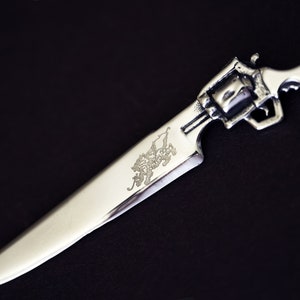 Collar con colgante de acero inoxidable grabado de Squall de Final Fantasy VIII