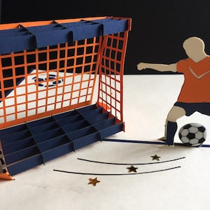 Buon Compleanno/Festa del Papà/Per Lui/Celebrazione/Congratulazioni/Studente/Guarisci presto/Calciatore/Principe/Carta da calcio pop-up 3D