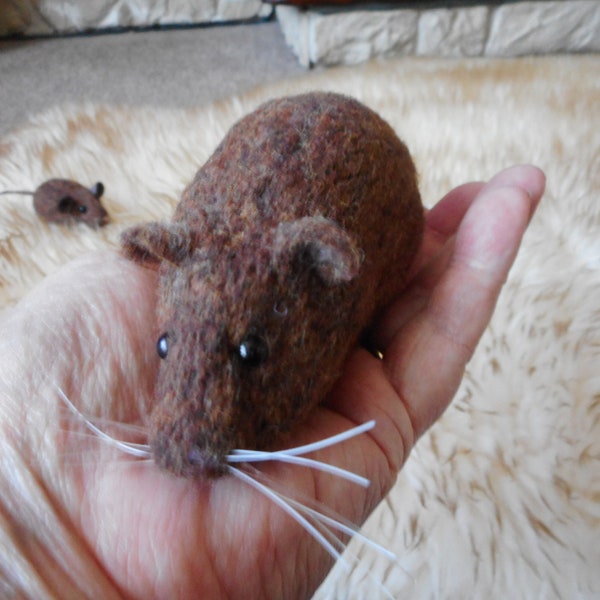 Nadelgefilzte Ratte, handgemachte Ratte.