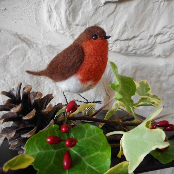 nadelgefilztes Rotkehlchen, Rotkehlchen Statue, Faserkunst Vogel, gefilzte Vögel, Vogelliebhaber Weihnachtsgeschenk, Vogelgeschenke, Rotkehlchen Geschenke