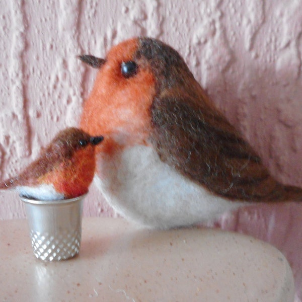 needle felted miniature robin, thimble robin, robin statue, fibre art bird, thimble birds, bird lovers gift,  miniature robin