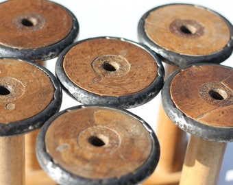 Antiche bobine vintage in legno, legature in metallo, cerate e lucidate, ca. 7"x3,5"