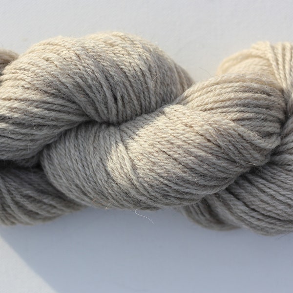 100g Shetland, Bluefaced Leicester, alpaca blend, commercially spun (NOT superwash), British wool, DK weight, apx. 230meters, oatmeal grey