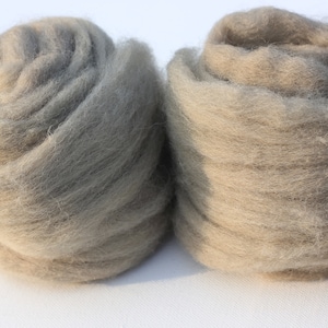 Nettle dyed Shetland roving soft hand spinning tops, felting wool, khaki olive natural greens, 25g packs (dye lot #3)