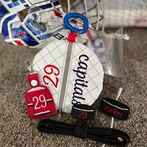 Hockey puck cord keeper set, hockey puck cord label, cord keeper and cord label set
